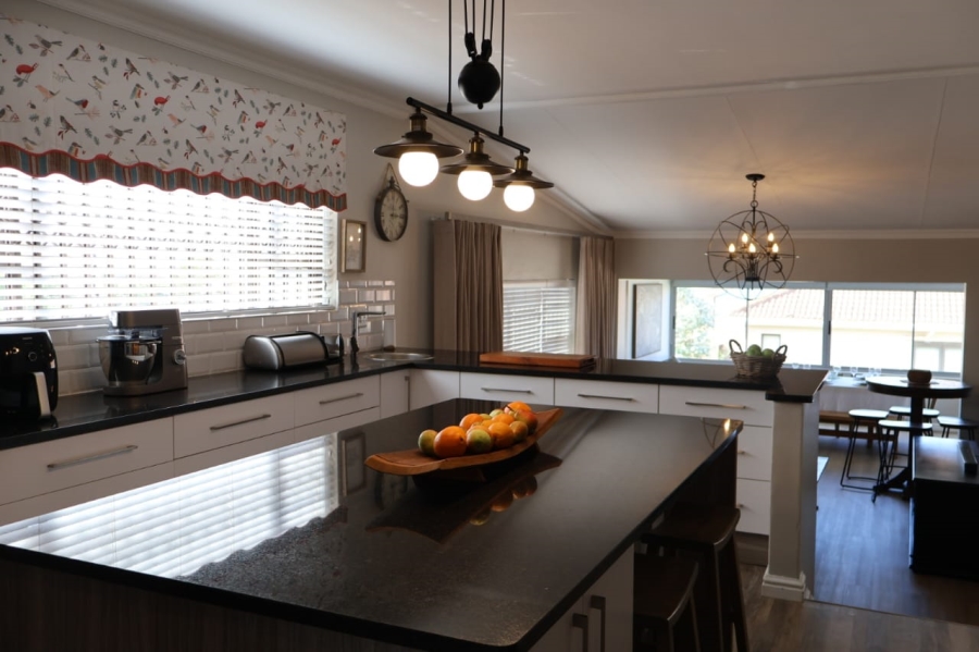 4 Bedroom Property for Sale in Wavecrest Eastern Cape